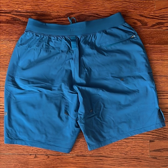 Lululemon men’s  license to train lined shorts medium size - Picture 6 of 14
